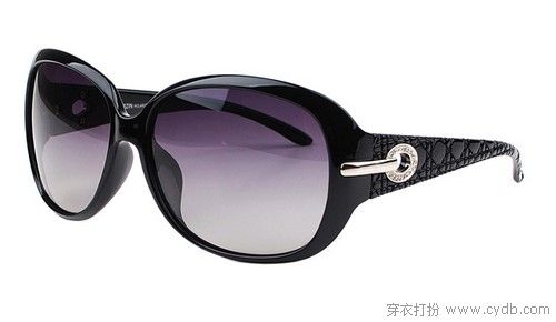 瘦臉太陽(yáng)鏡 打造早春時(shí)尚氣場(chǎng)