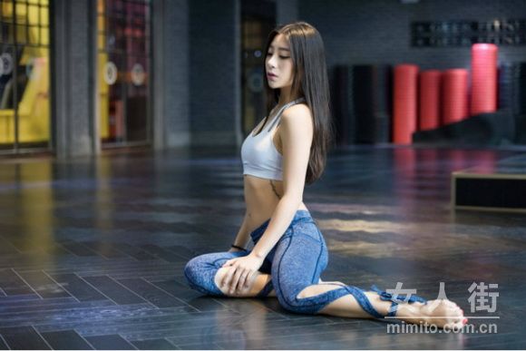 運(yùn)動(dòng)健身怎么穿時(shí)尚，一條瑜伽褲足矣！