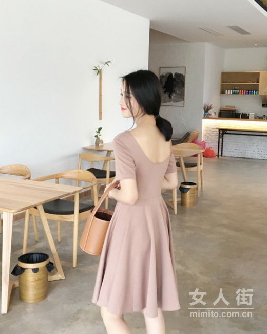 性感界的老大哥露背裝來襲，準(zhǔn)備好了嗎